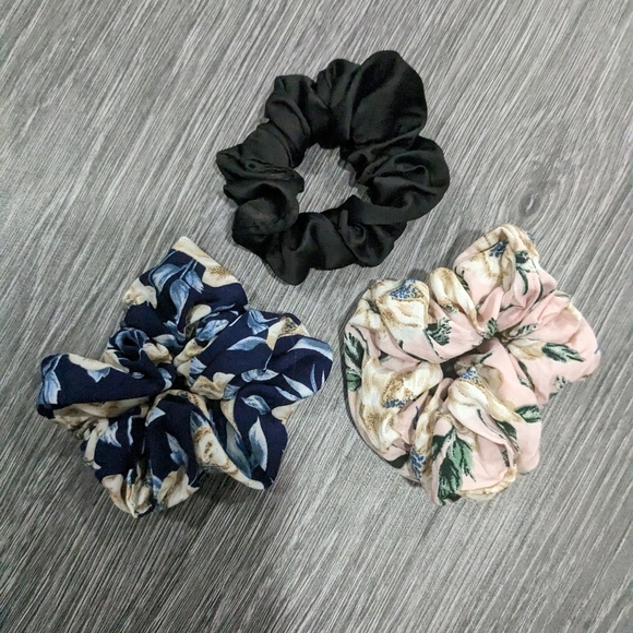 ✨HP✨Scrunchie and Claw Clip Bundle - Picture 2 of 3